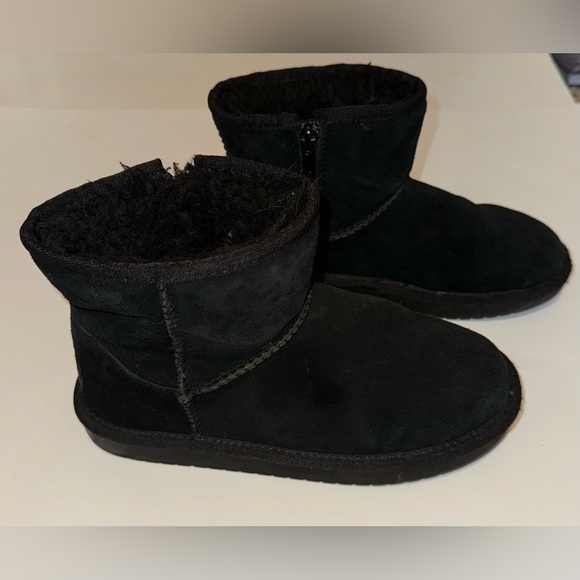 Short black Koolaburra by Ugg black size 3 girls fall winter stylish boots - Picture 2 of 6